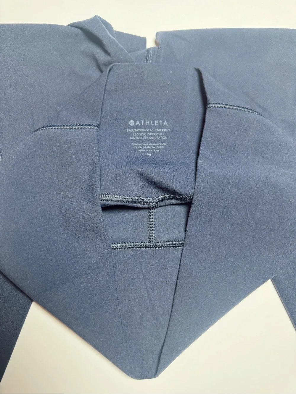 NWOT Athleta Navy High-Waist Leggings with Pockets! Size Medium! - Picture 3 of 6